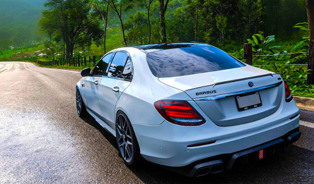 Mercedes CLS 63: Banana-Cannon